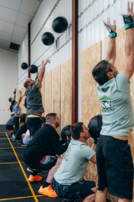 Membres de la salle Forest Wolf en plein entraînement de cross training à Saint-André-de-Cubzac